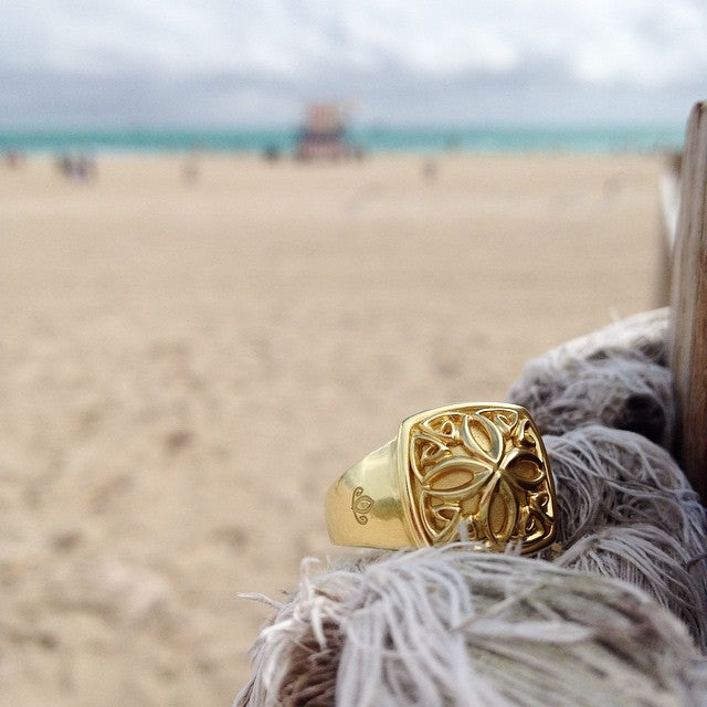 Summer style at the beach: REALM Insignia Ring in 18K Gold Vermeil