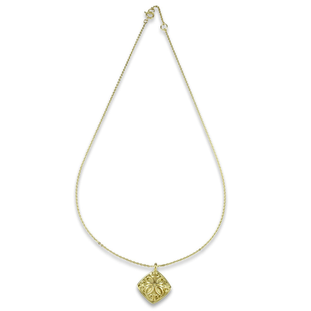 gold pendant necklace