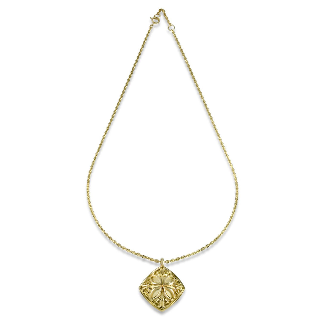 gold pendant necklace